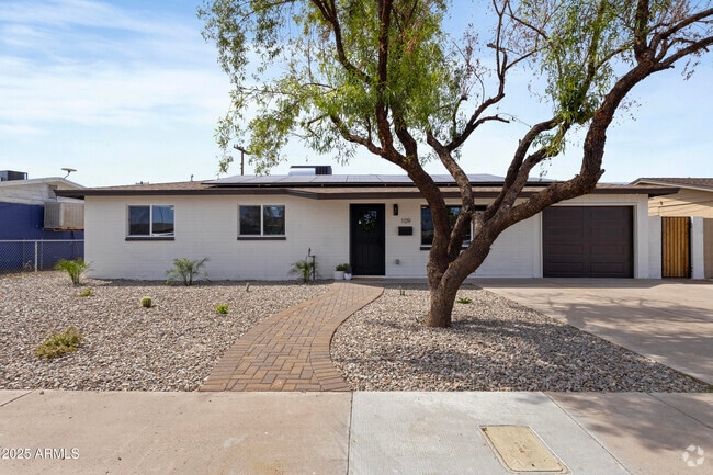 Building Photo - 109 W Kinderman Dr Rental