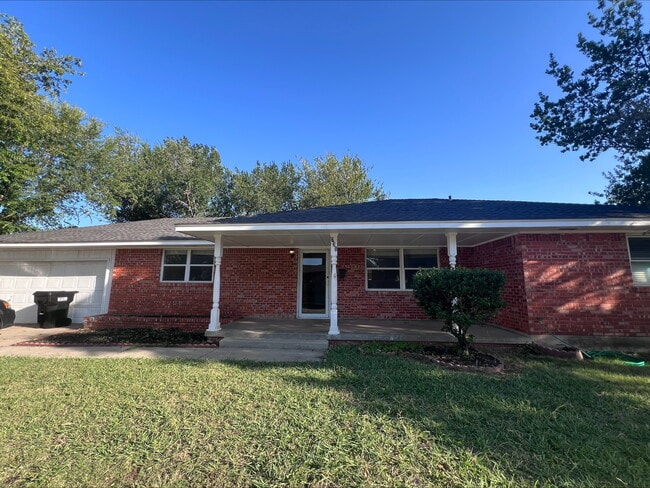 Building Photo - 735 NW 5th St