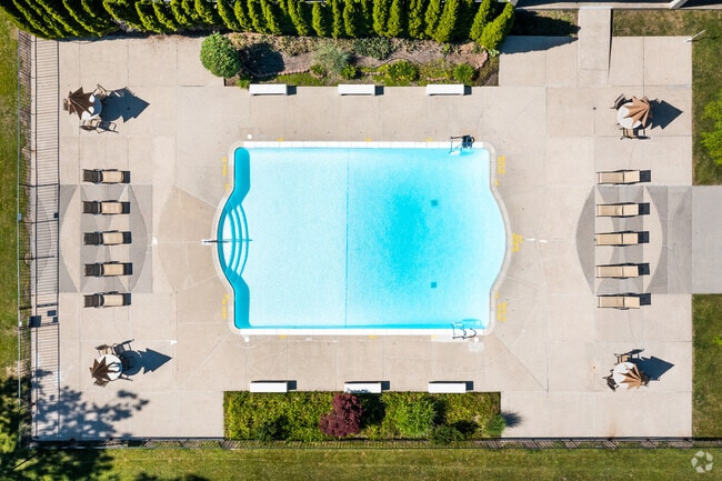 Swimming Pool - Huron Towers