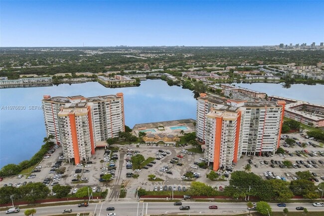 Building Photo - 1301 NE Miami Gardens Dr Unit 221W