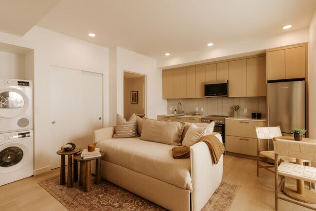 Santa Monica Collection - 1430 Lincoln