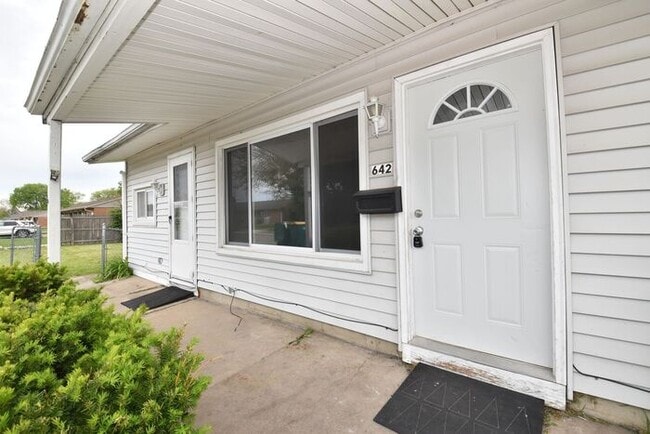 Photo - Mishawaka 3 bedroom ranch with large family room and fenced yard