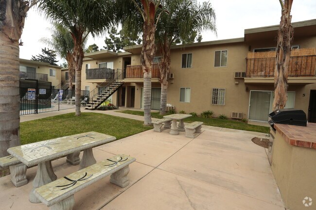 Photo - Pinetree Plaza