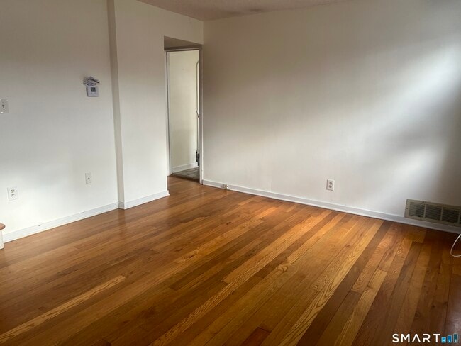 Photo - 128 Laurel Ct