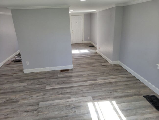 Photo - 1366 Main St