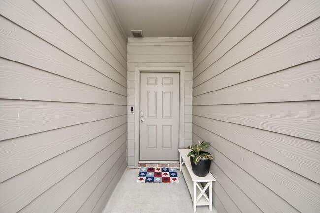 Photo - 403 Blanco Ln