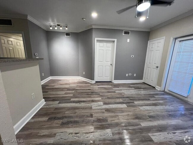 Building Photo - 304 E South St Rental