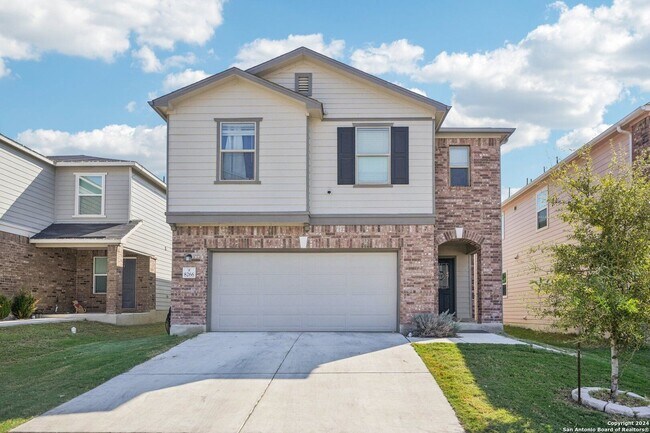 BEAUTIFUL 4-BEDROOM HOME IN CROSS CREEK - BEAUTIFUL 4-BEDROOM HOME IN CROSS CREEK
