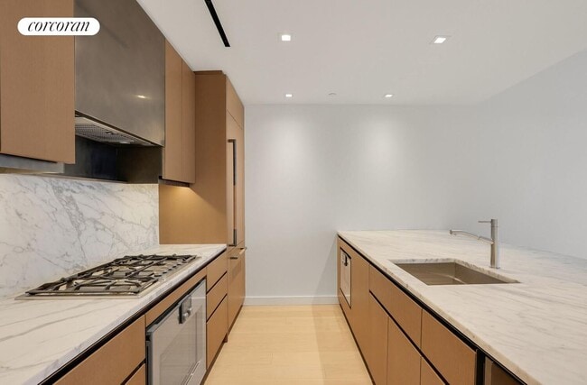 Photo - 555 W 22nd St