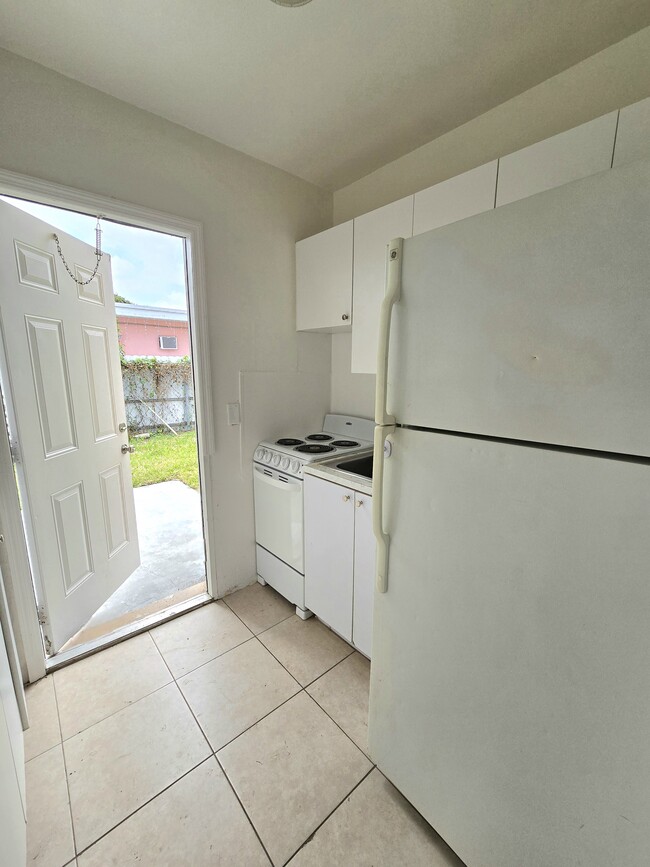 Photo - 725 SW 7th Ter Unit 2