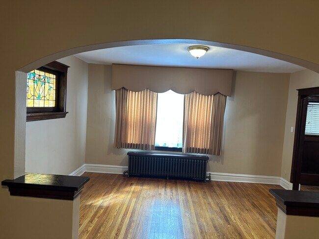 Unidad de sala de estar 1 - 4947 Cote Brilliante Ave Unidad 4947 #1