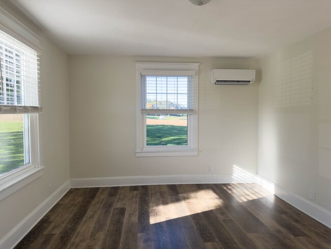 Photo - 490 Sumac Rd