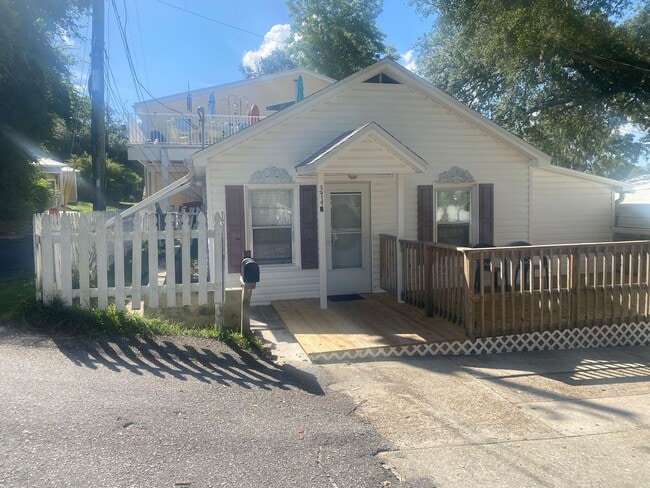 Building Photo - Cozy Duplex Unit Close to Downtown & Massa... Rental