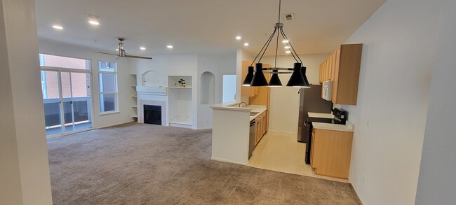 Building Photo - 14353 E 1st Dr Unit 201