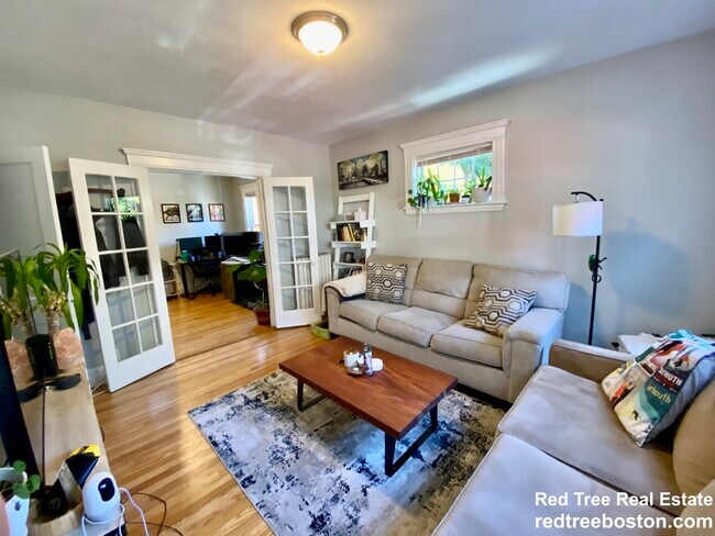 Building Photo - 24 St Peter St Unit 1R