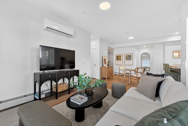 Photo - 517 67 Av SW