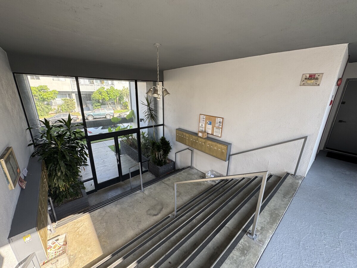 Photo - 1165 N Normandie Ave