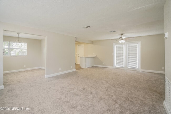 Photo - 583 Madeira Dr
