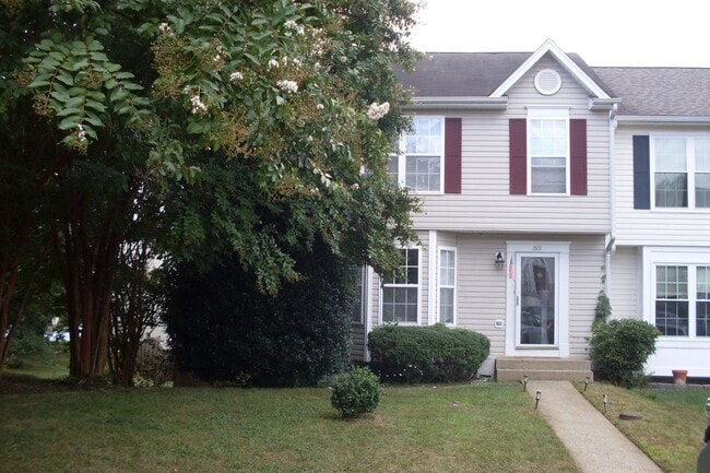 Building Photo - Beautiful Townhome in Stone River