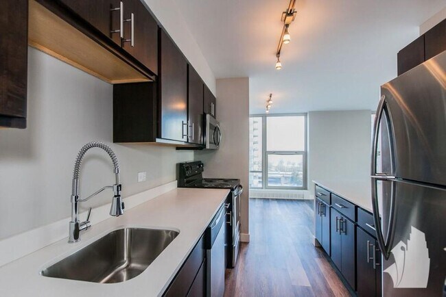 Photo - 5601 N Sheridan Rd