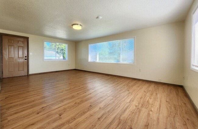Photo - 10914 Willow Rd