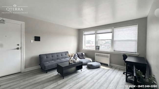 Photo - 1007 Adelaide St N