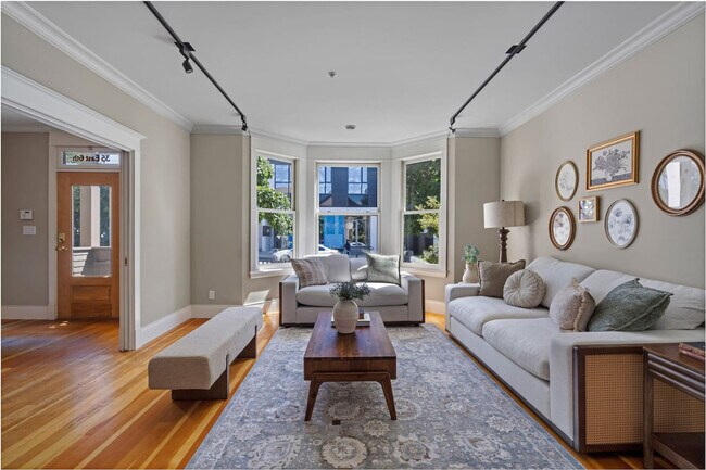 Building Photo - 35 E 6th Ave