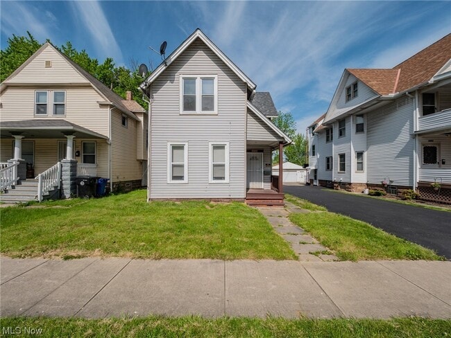 Building Photo - 2112 W 93rd St Unit Up Stairs