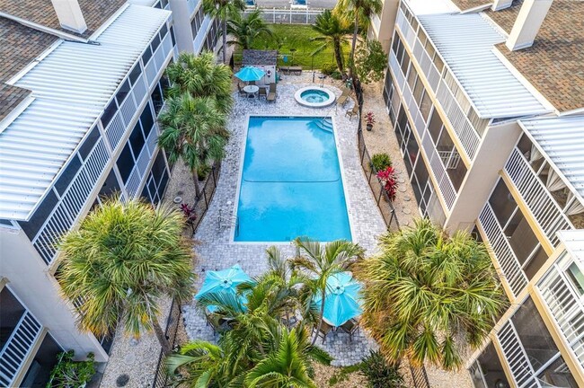 Pool and Condo - 751 Pinellas Bayway S Unidad 203 Rental