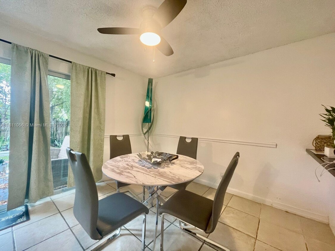 Photo - 332 Sunshine Dr (Coconut Creek, FL)