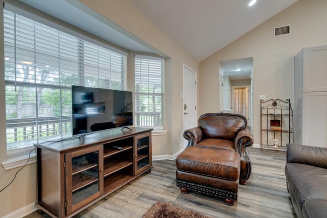 Building Photo - 2609 Wheless Ln Unit ID1385797P