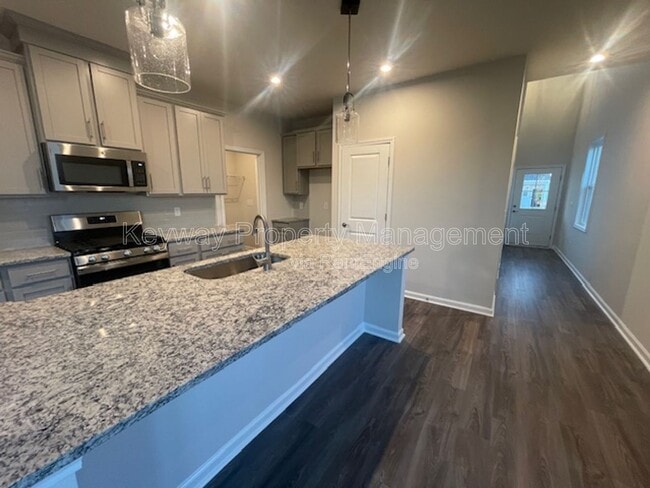 Photo - 810 Manitou Cir