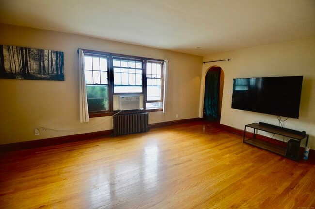 Photo - 105 Beardsley Park Terrace