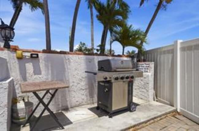 Photo - 1400 NE 57th St Unit 304