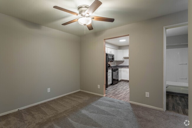 2 Br, 1 Ba - 750 SF