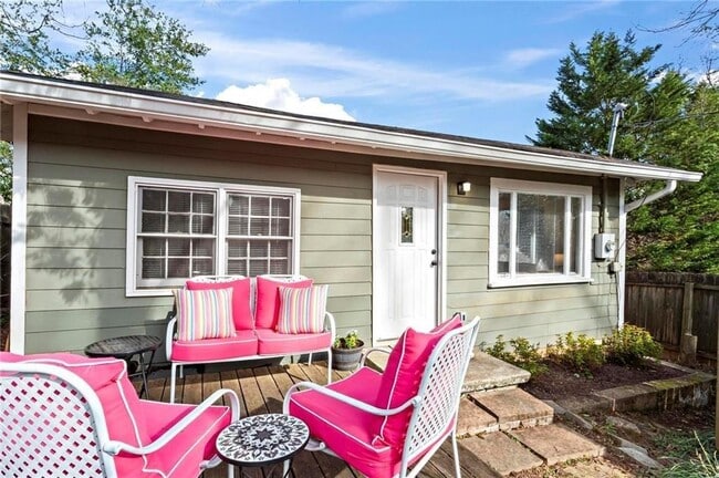 Photo - 2070 Ridgedale Rd NE