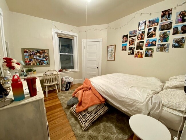 Photo - Central Location, Eat-in Kitchen, Laundry on a Site