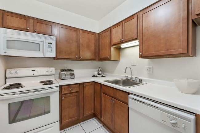 Photo - 3575 N Oakland Ave Unit 207