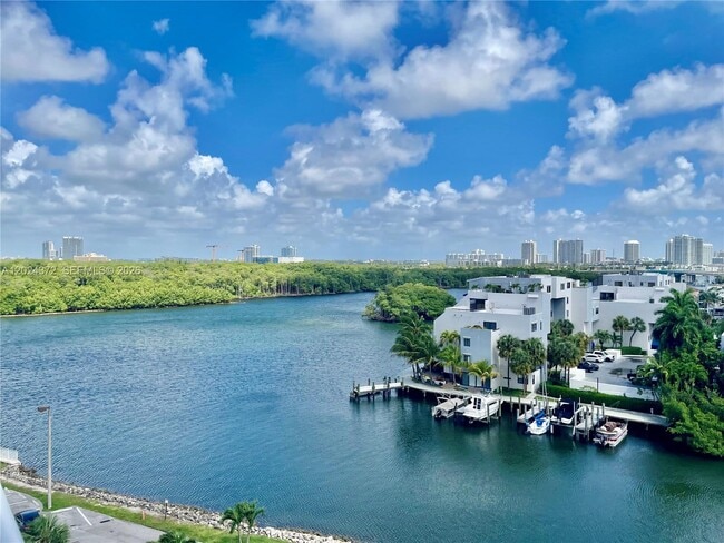 Building Photo - 400 Kings Point Dr Unit 829