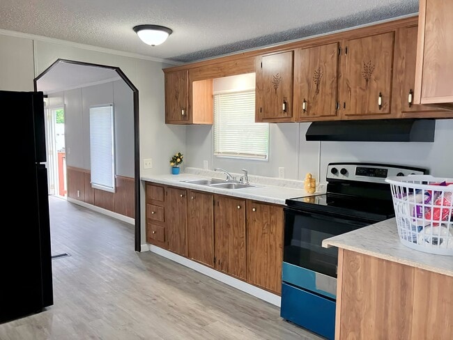 Photo - 70 Deerwood Park