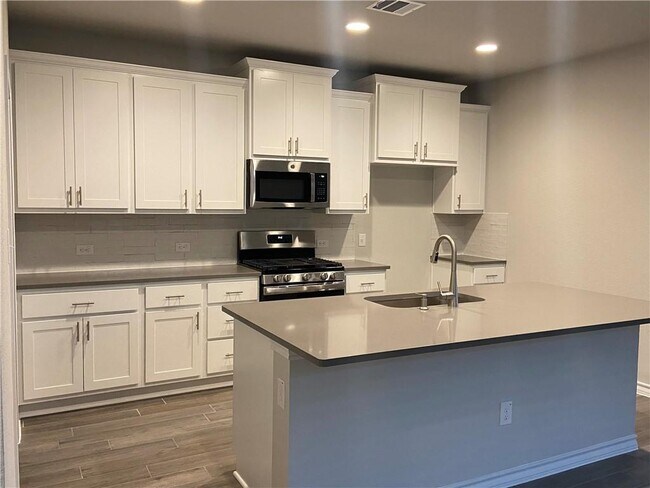 Photo - 790 Eves Necklace Dr.