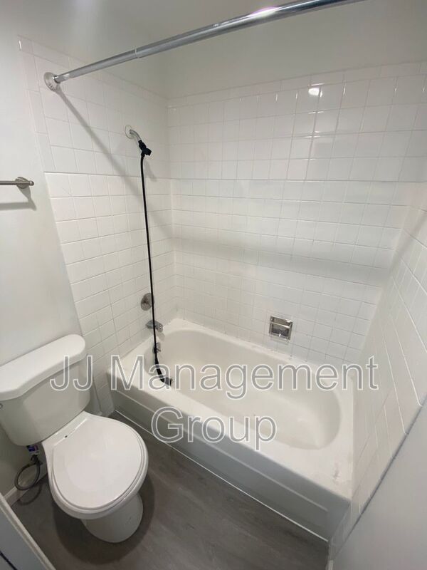 1622 W 7th Ave