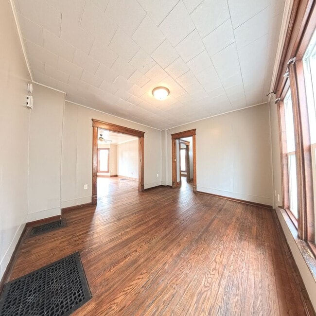 Photo - Spacious 5 bedroom 2 Bath Home