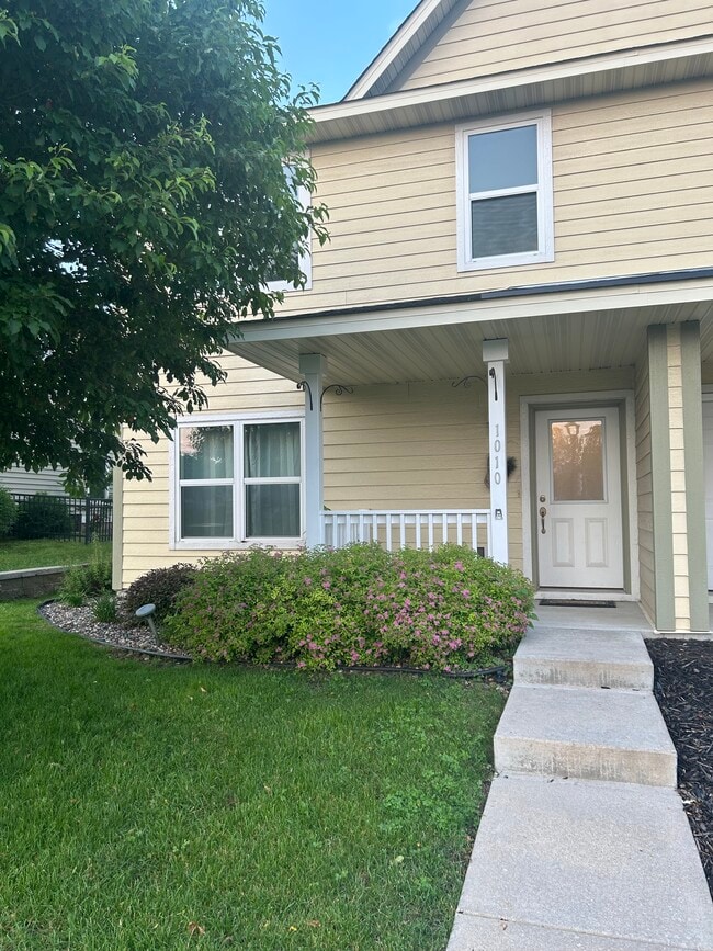 Photo - 1010 Van White Memorial Blvd