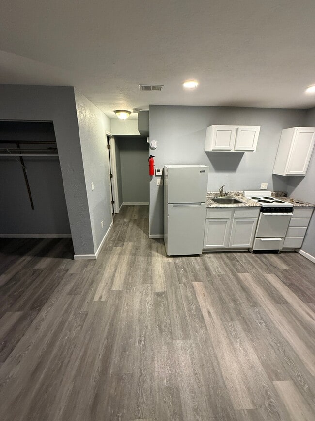 5423-5425 E 27th St Unit 5425
