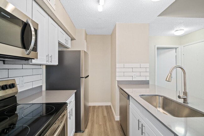 Building Photo - Tides on Avril