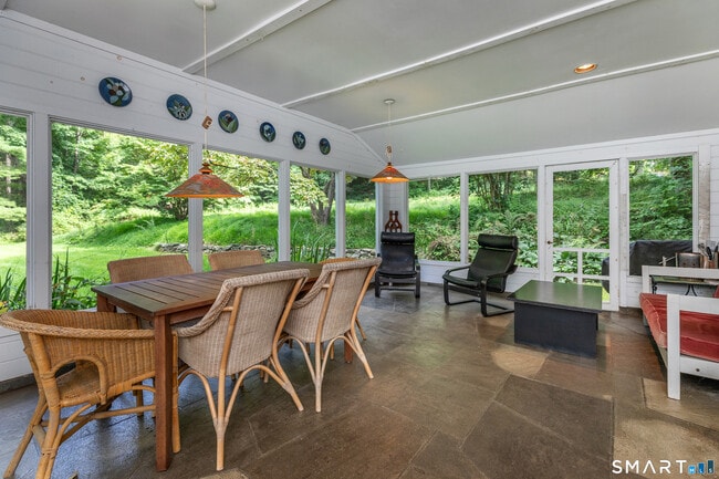 29 Holiday Point Rd