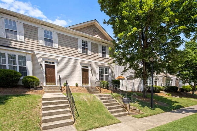 Building Photo - 8130 Kings Creek Dr