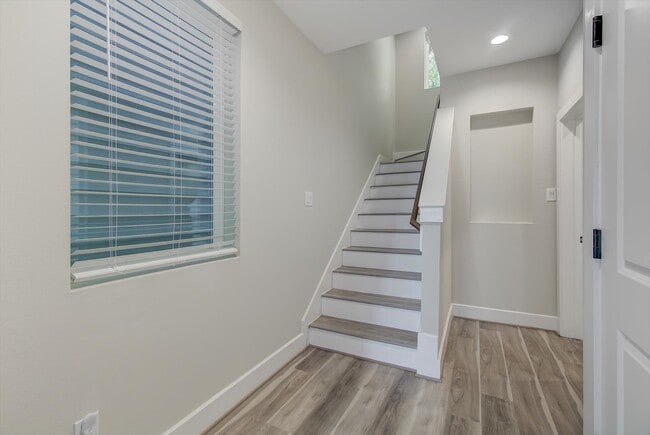 Photo - 1329 Buescher Dr
