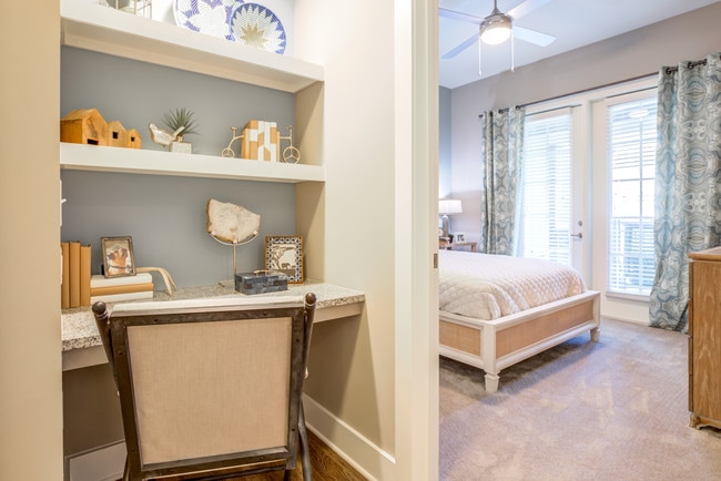1BR, 1BA - 865 SF